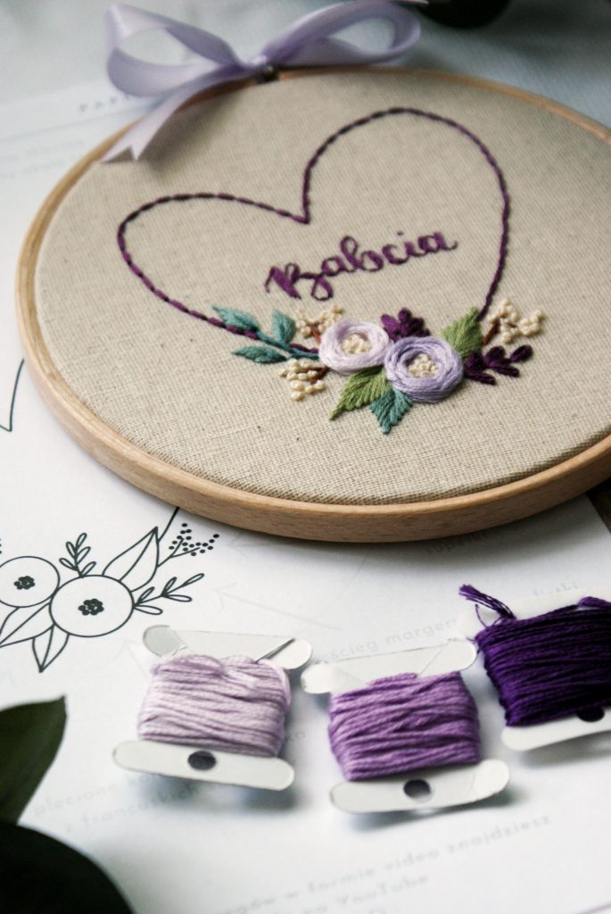 wzór do haftowania serce z kwiatami na Dzień Mamy Matki Babci prezent handmade