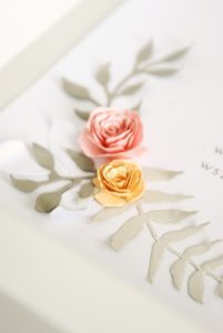 ramka pamiątka Pierwszej Komunii Świętej na ślub hymn o miłości papierowe kwiaty handmade