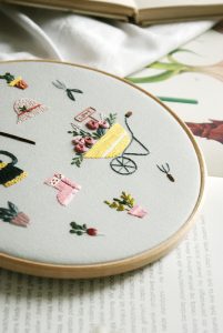 zestaw wzorów do haftu ręcznego haftowania wyszywania baza paczka wzorów kwiatki ozdoby na tamborek